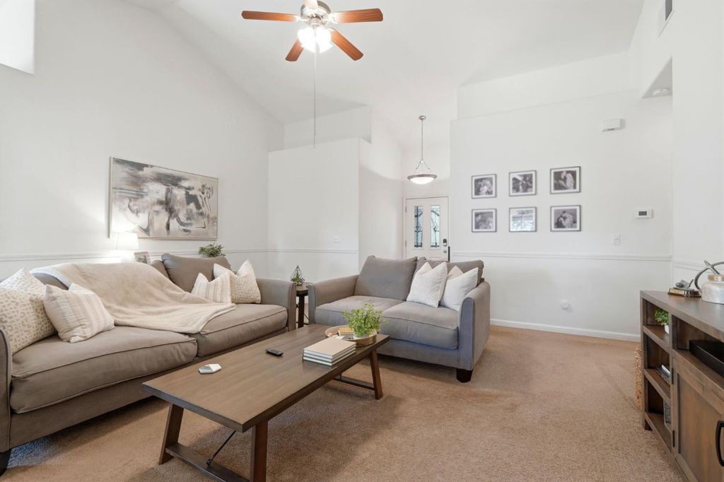 Image 11 of property listing at 1005 Jubilee Court, Lemoore, CA 93245