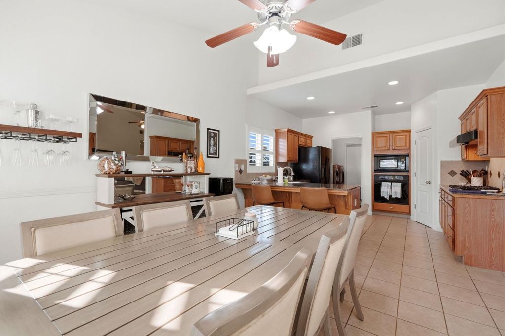 Image 17 of property listing at 1005 Jubilee Court, Lemoore, CA 93245