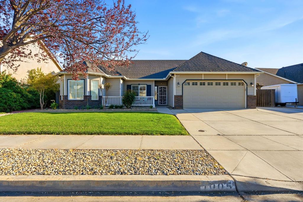 Image 2 of property listing at 1005 Jubilee Court, Lemoore, CA 93245