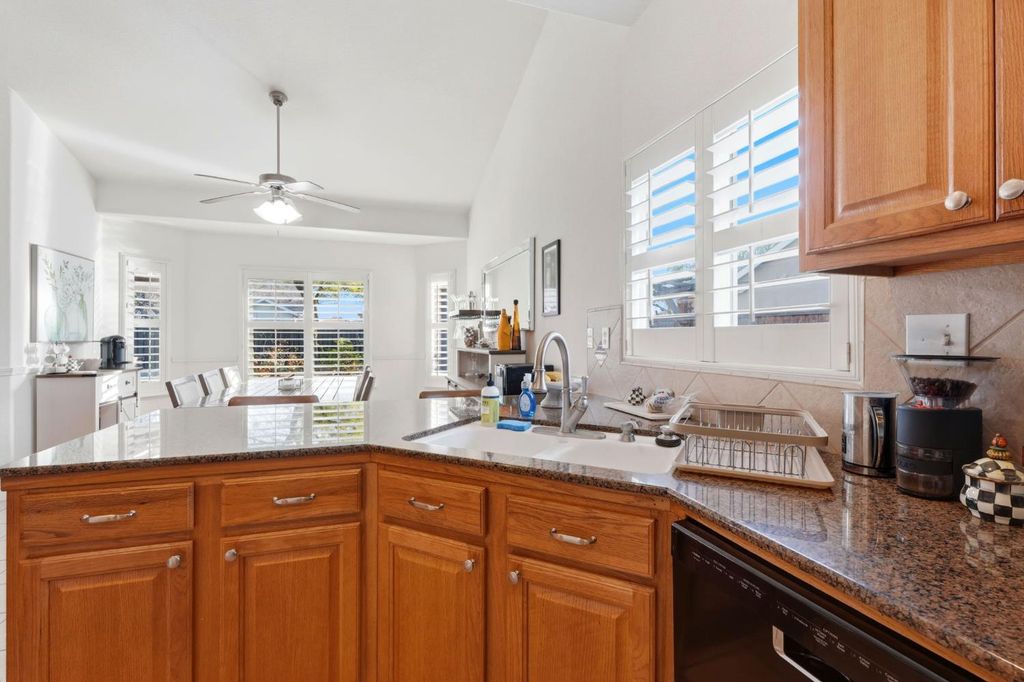 Image 21 of property listing at 1005 Jubilee Court, Lemoore, CA 93245