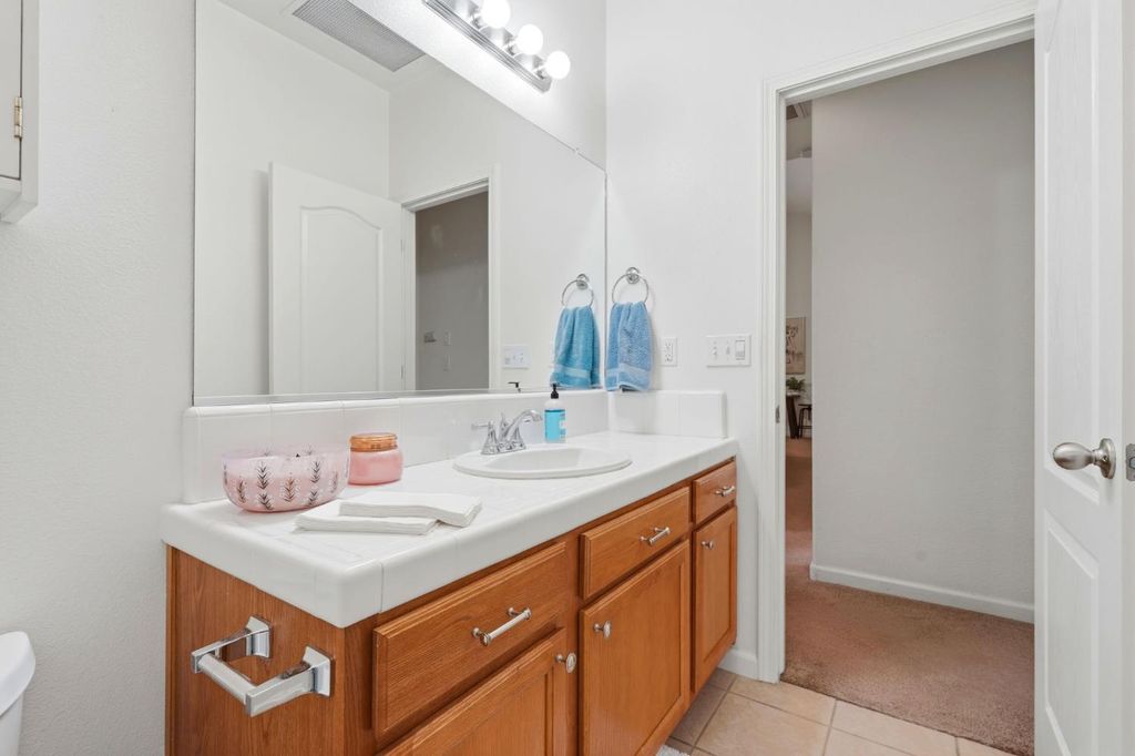 Image 28 of property listing at 1005 Jubilee Court, Lemoore, CA 93245