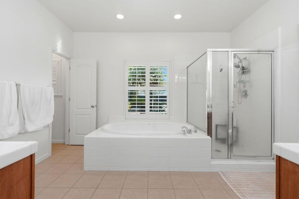 Image 36 of property listing at 1005 Jubilee Court, Lemoore, CA 93245