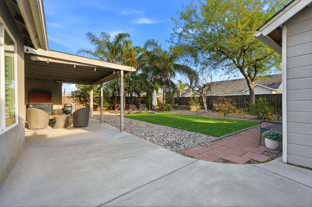 Image 40 of property listing at 1005 Jubilee Court, Lemoore, CA 93245