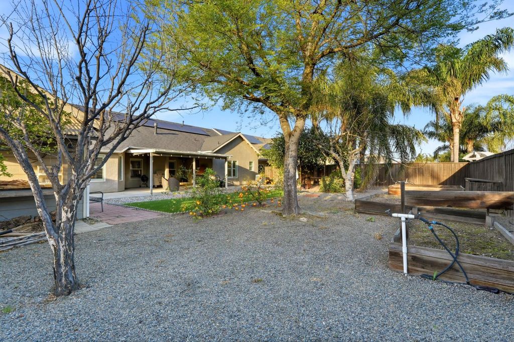 Image 41 of property listing at 1005 Jubilee Court, Lemoore, CA 93245