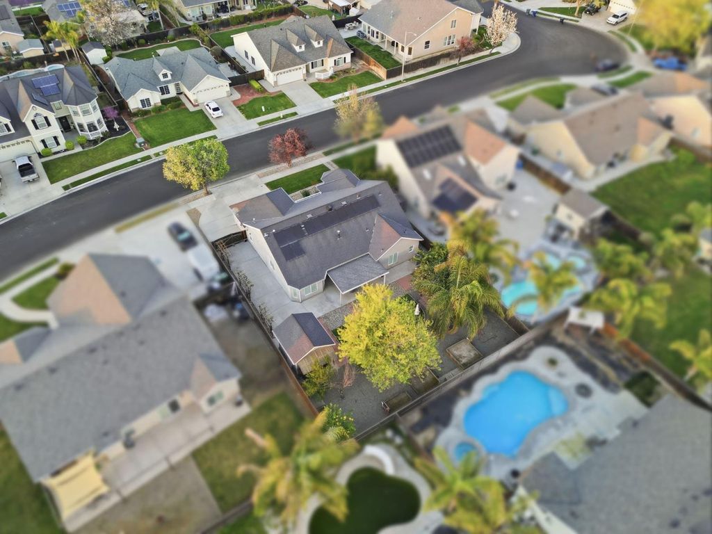 Image 47 of property listing at 1005 Jubilee Court, Lemoore, CA 93245