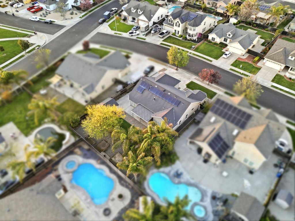 Image 48 of property listing at 1005 Jubilee Court, Lemoore, CA 93245