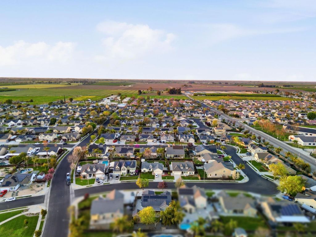 Image 50 of property listing at 1005 Jubilee Court, Lemoore, CA 93245