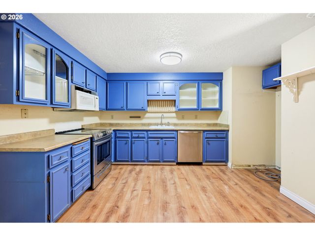 6145 Se GRANT St, Portland, OR 97215