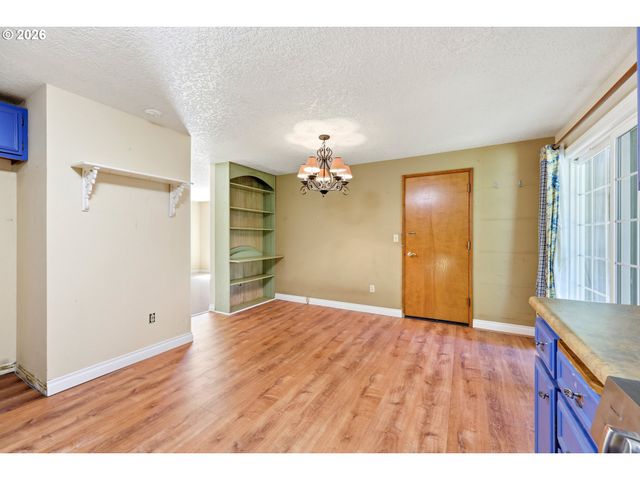 6145 Se GRANT St, Portland, OR 97215