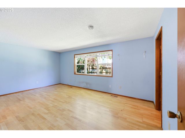 6145 Se GRANT St, Portland, OR 97215