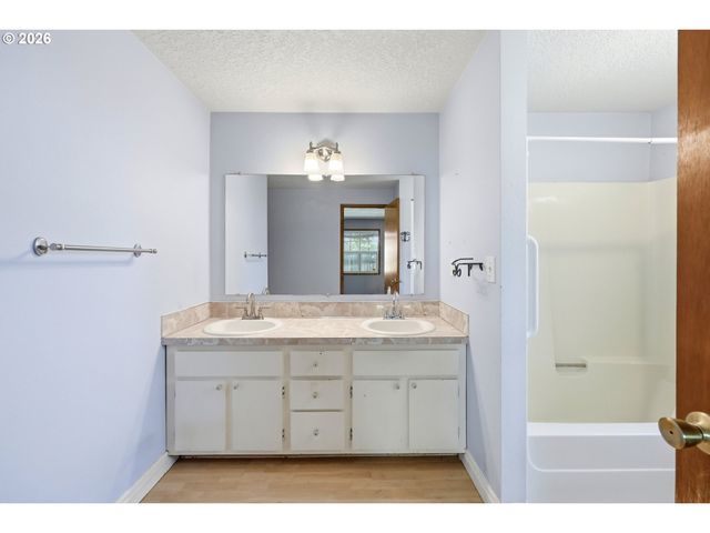6145 Se GRANT St, Portland, OR 97215