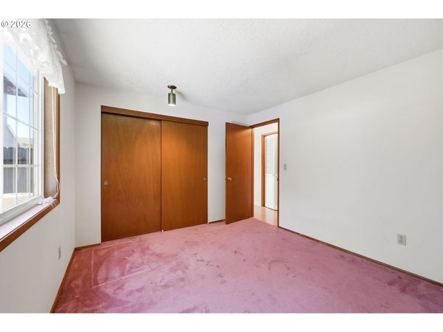 6145 Se GRANT St, Portland, OR 97215