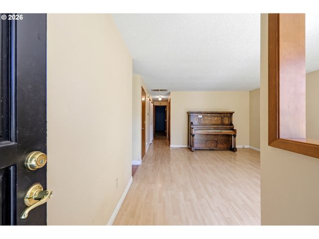 6145 Se GRANT St, Portland, OR 97215