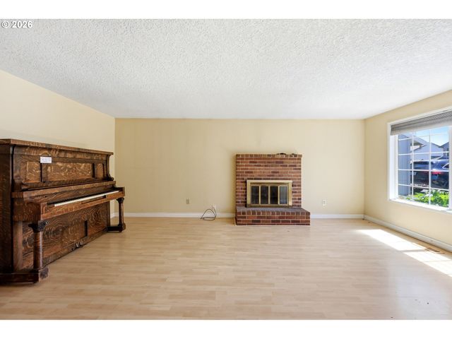 6145 Se GRANT St, Portland, OR 97215