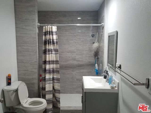 1281 W 35th Street, Los Angeles, CA 90007