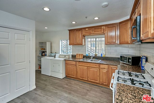 1281 W 35th Street, Los Angeles, CA 90007