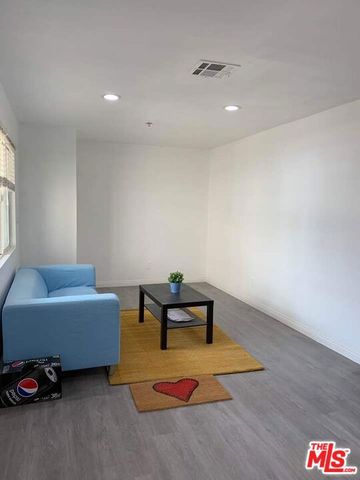 1281 W 35th Street, Los Angeles, CA 90007