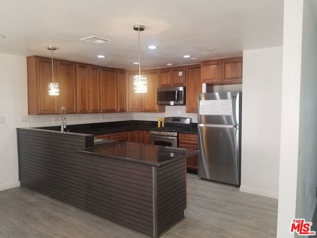 1281 W 35th Street, Los Angeles, CA 90007