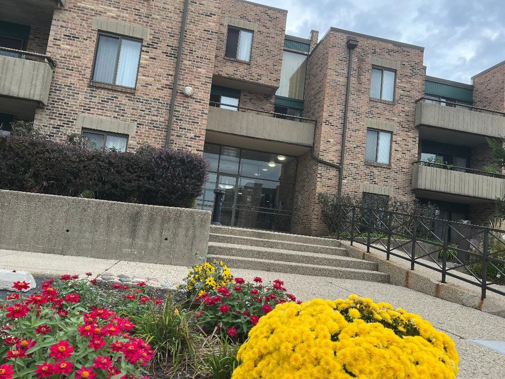 1931 PRAIRIE Square NW 330, Schaumburg, IL 60173