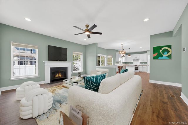 2806 Cherry Tree Way, New Windsor, NY 12553