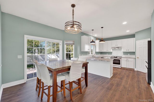 2806 Cherry Tree Way, New Windsor, NY 12553