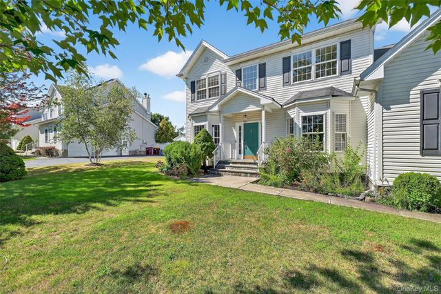 2806 Cherry Tree Way, New Windsor, NY 12553