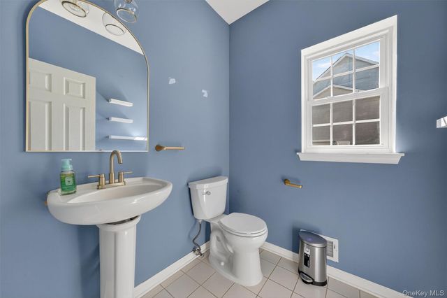 2806 Cherry Tree Way, New Windsor, NY 12553