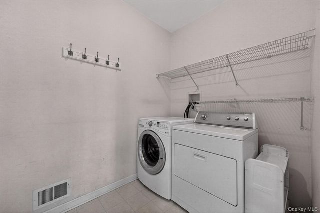 2806 Cherry Tree Way, New Windsor, NY 12553