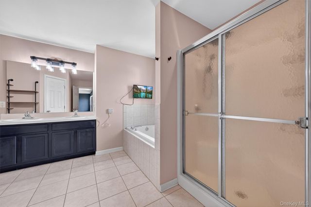 2806 Cherry Tree Way, New Windsor, NY 12553