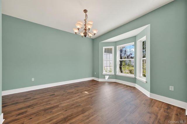 2806 Cherry Tree Way, New Windsor, NY 12553