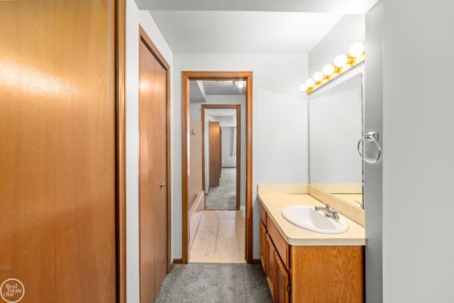 8385 22 Mile Road, Shelby Twp, MI 48317