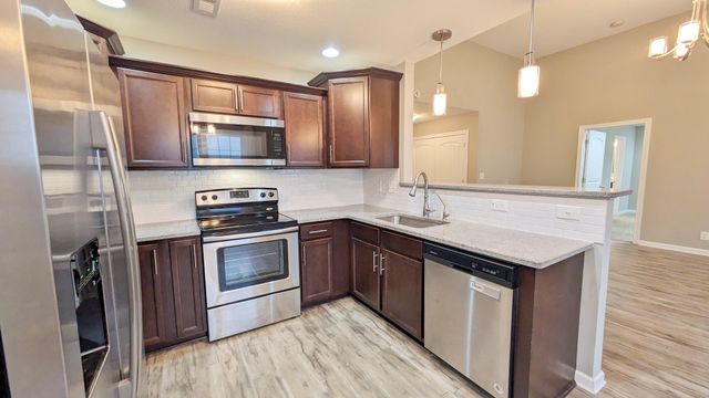 518 Sourwood Dr, Clarksville, TN 37042