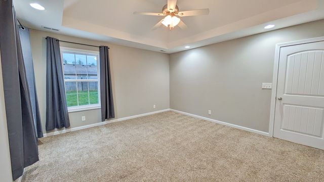 518 Sourwood Dr, Clarksville, TN 37042