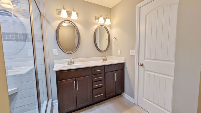 518 Sourwood Dr, Clarksville, TN 37042