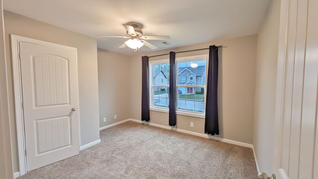 518 Sourwood Dr, Clarksville, TN 37042