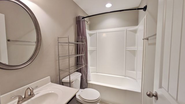 518 Sourwood Dr, Clarksville, TN 37042