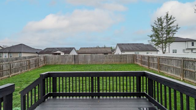 518 Sourwood Dr, Clarksville, TN 37042