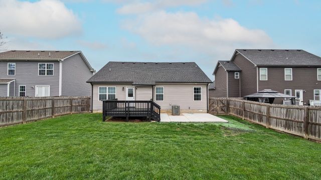 518 Sourwood Dr, Clarksville, TN 37042