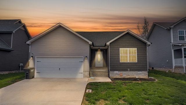 518 Sourwood Dr, Clarksville, TN 37042