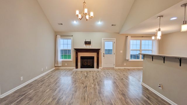 518 Sourwood Dr, Clarksville, TN 37042