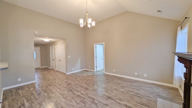 518 Sourwood Dr, Clarksville, TN 37042