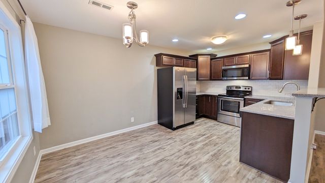 518 Sourwood Dr, Clarksville, TN 37042