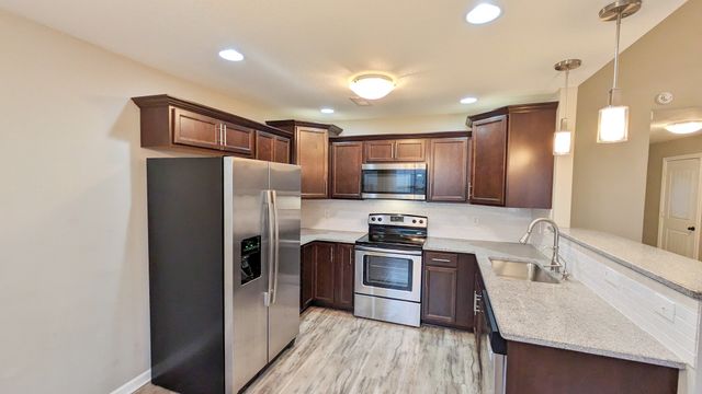 518 Sourwood Dr, Clarksville, TN 37042