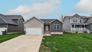 518 Sourwood Dr, Clarksville, TN 37042