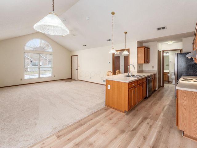 4920 Meadow Run Drive, Hilliard, OH 43026