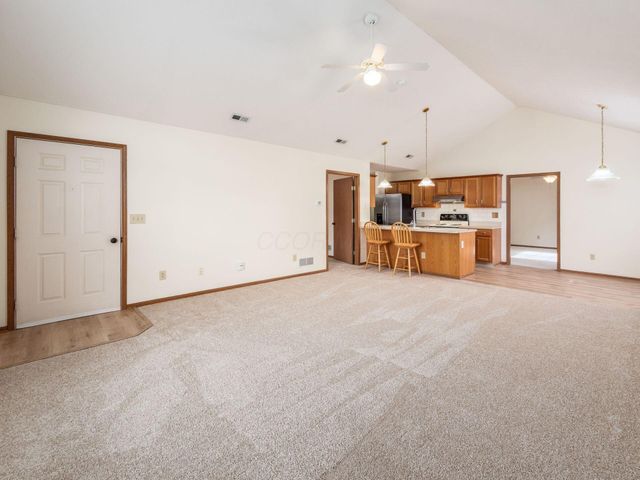 4920 Meadow Run Drive, Hilliard, OH 43026
