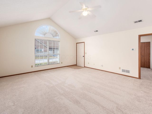 4920 Meadow Run Drive, Hilliard, OH 43026