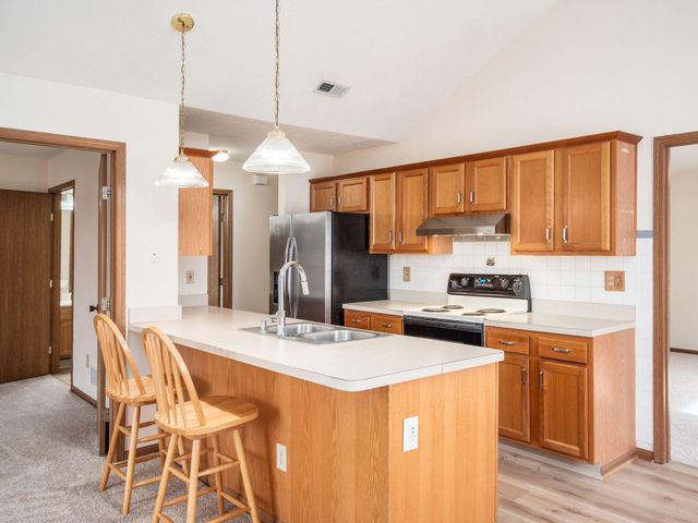 4920 Meadow Run Drive, Hilliard, OH 43026