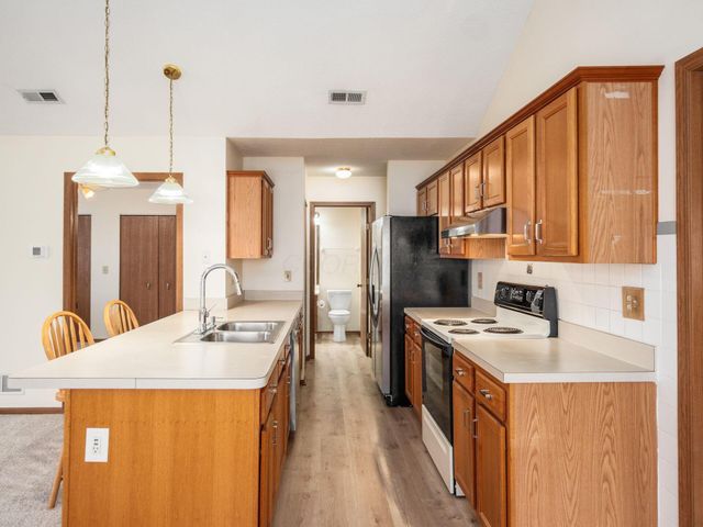 4920 Meadow Run Drive, Hilliard, OH 43026