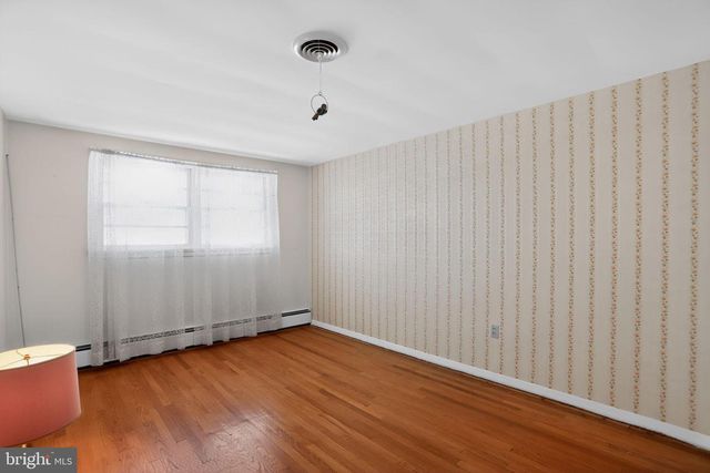 10 TAYLOR ST, Bristol, PA 19007